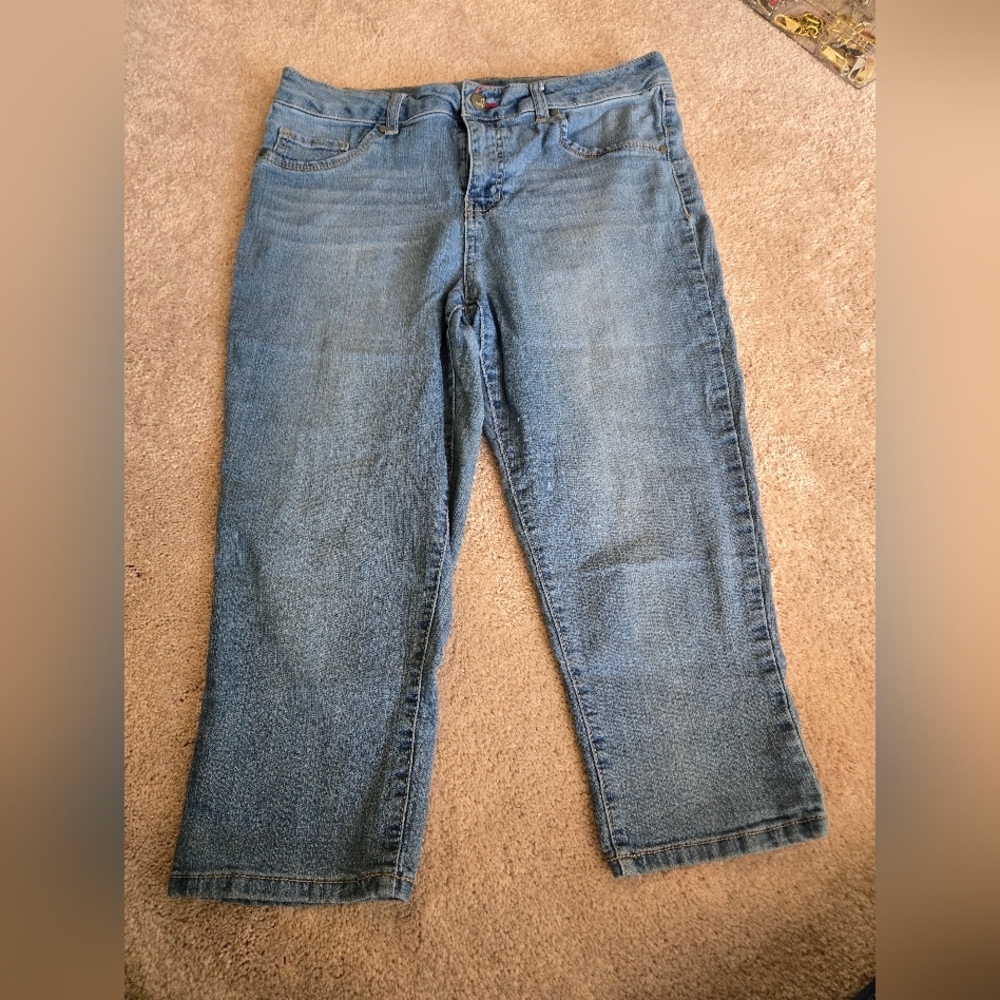 Stylish Blue Denim Jeans Capri